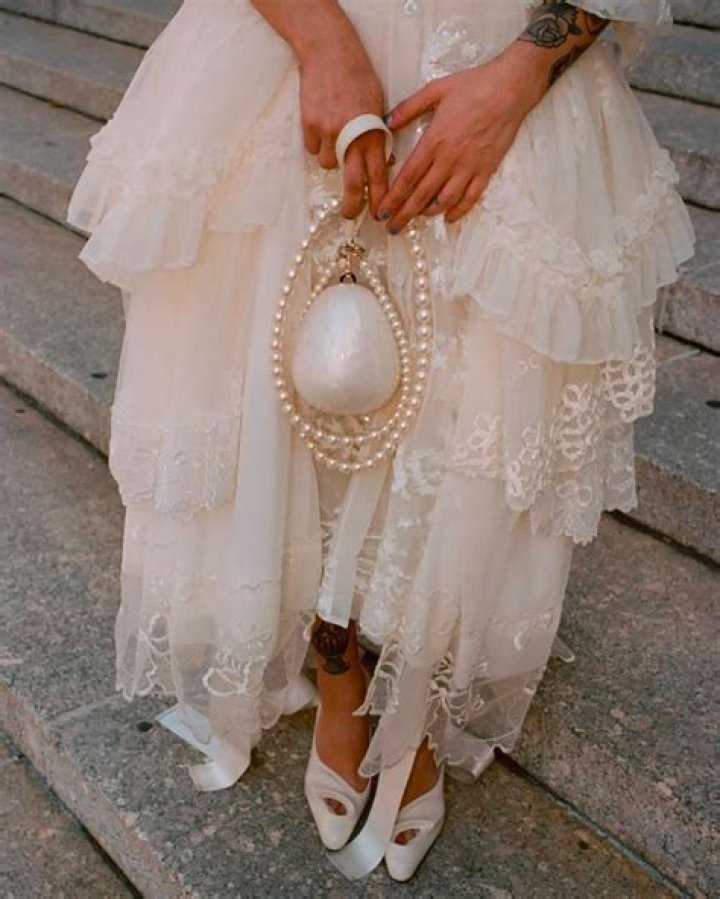 Can a bride wear pearls on her wedding day?