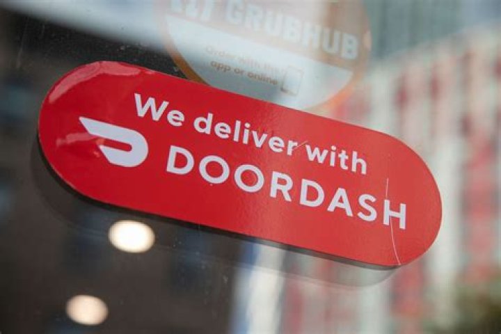 Can DoorDash customers see where you are?