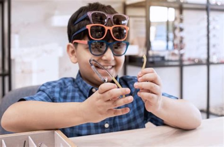 Can wearing the wrong prescription glasses damage your eyes?