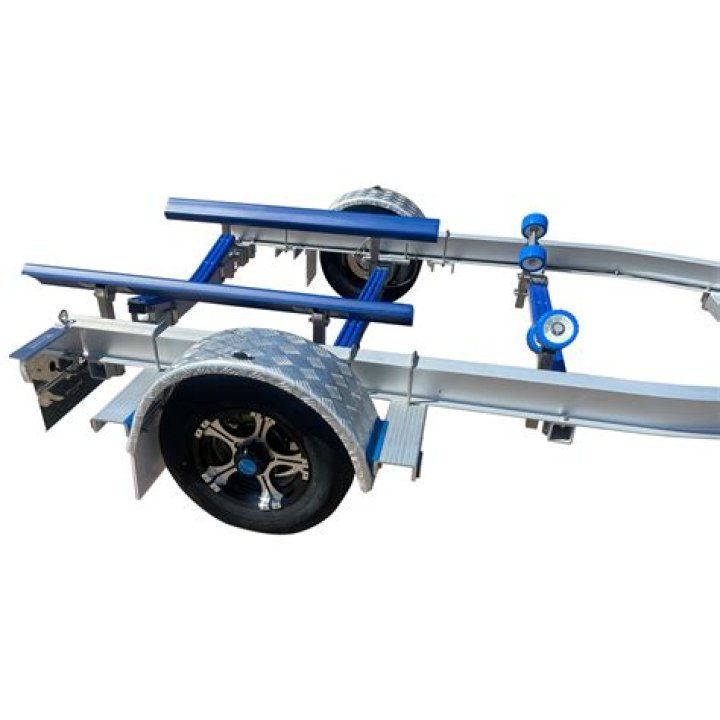 Can you use car tires on a boat trailer?