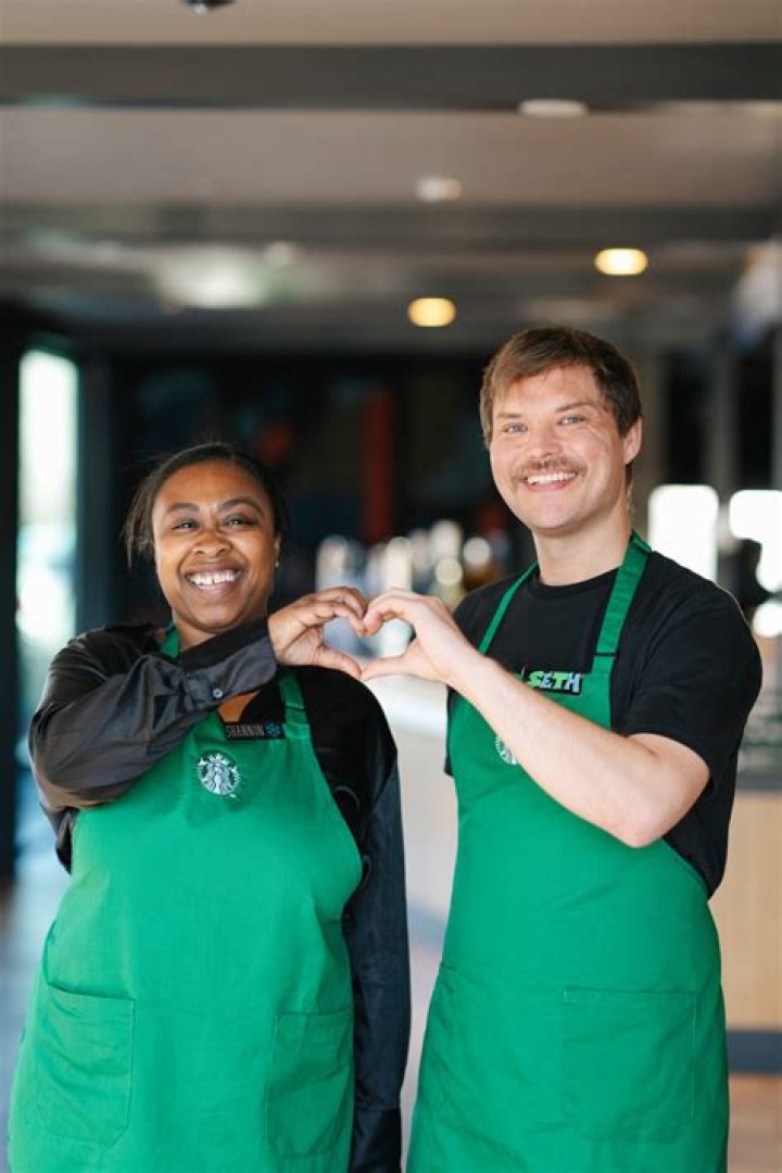 Can you wear leggings as a Starbucks employee?