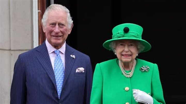 Do the Queen's children bow to her in private?