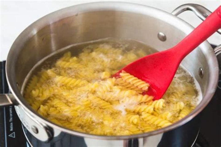 Do you Stir pasta while cooking?