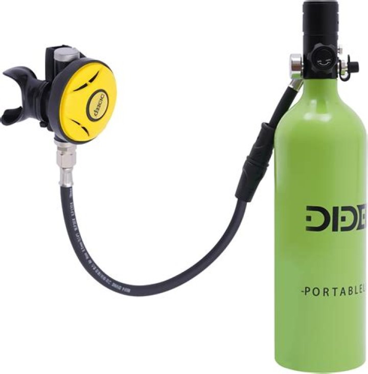 Does air go stale in a scuba tank?