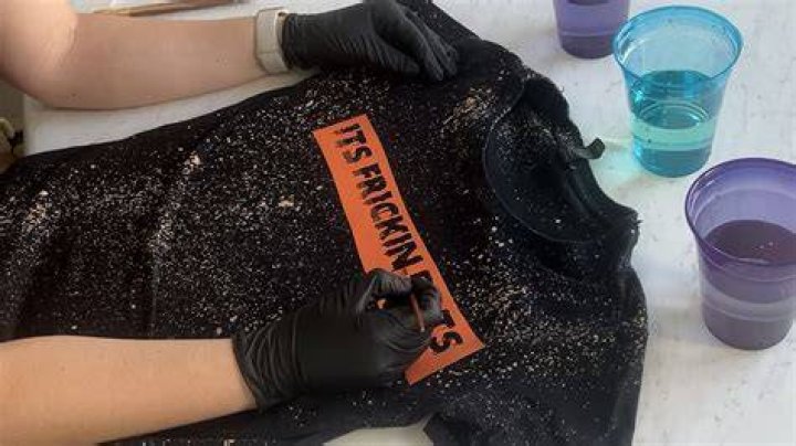 Does bleach eat paint?