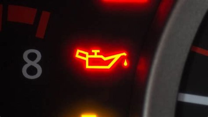 Does low oil make car tick?