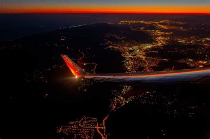 How do planes fly in dark?