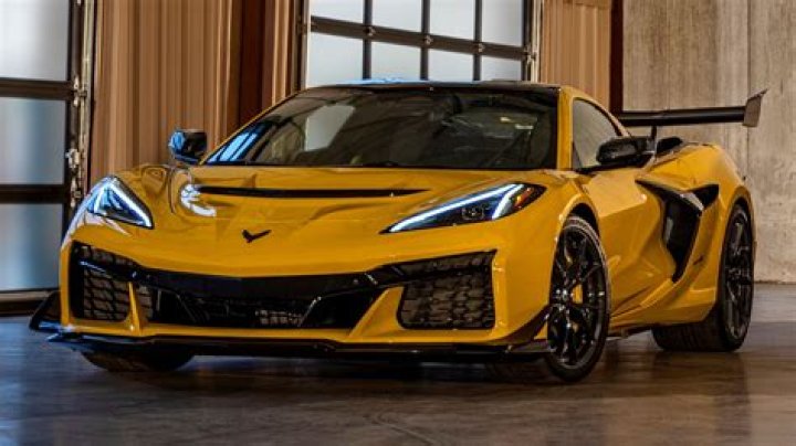 How many Corvettes does Bowling Green produce a day?