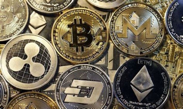 How many SafeMoon coins are there?