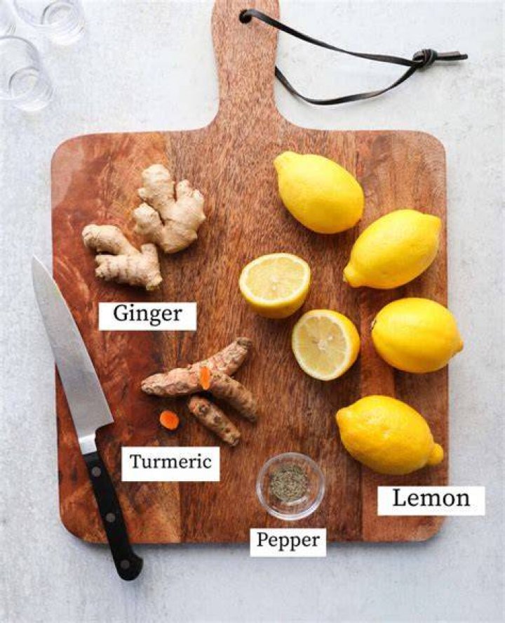 How much black pepper do I mix with turmeric?