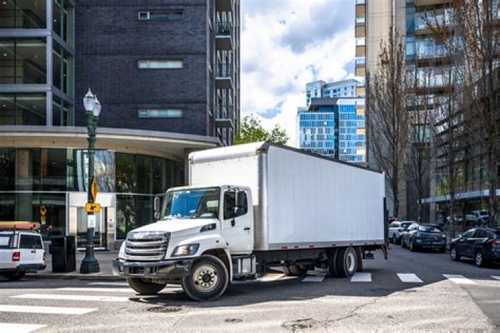 How much can you make driving a box truck for Amazon?