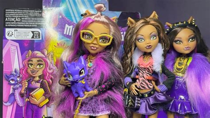 Is Clawdeen and Clawd twins?