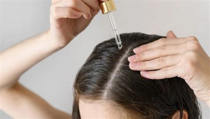 Should we apply serum on wet hair?