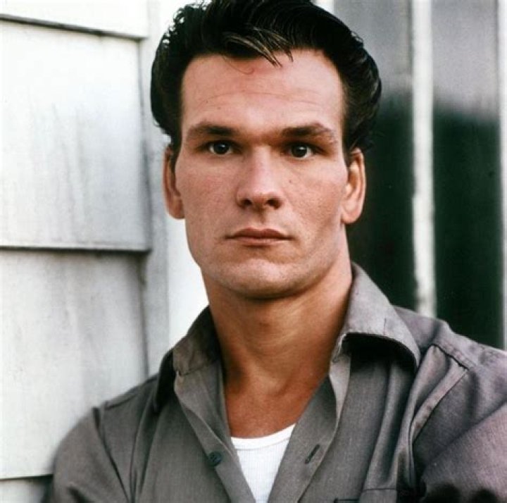 What does Darry look like in The Outsiders?