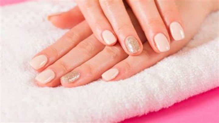 What does one fingernail painted a different color mean?