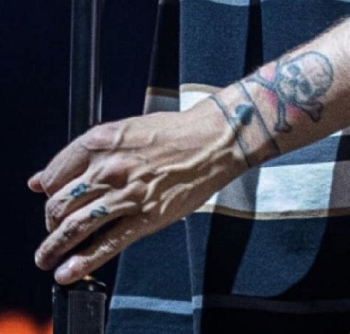 What is the meaning of Louis Tomlinson 28 tattoo?