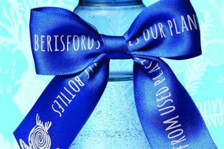 What Ribbon does Thatcher wear?