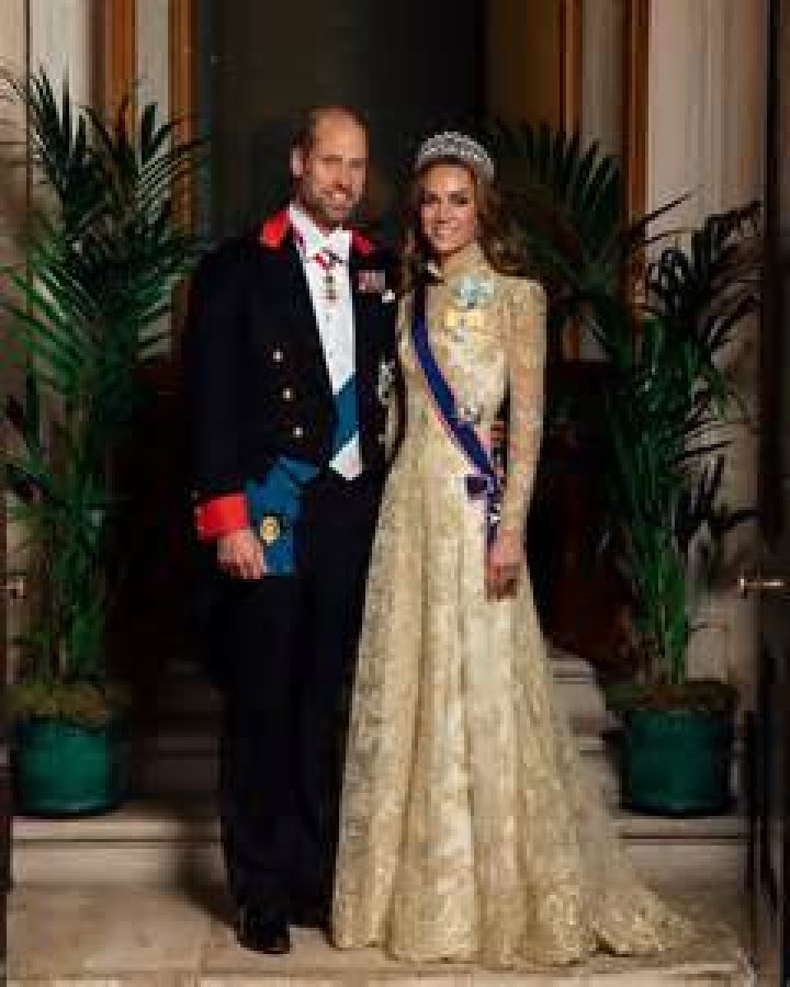 Who owns Lover's Knot tiara?
