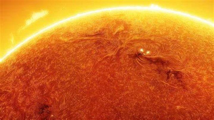 Why has the sun been red 2021?